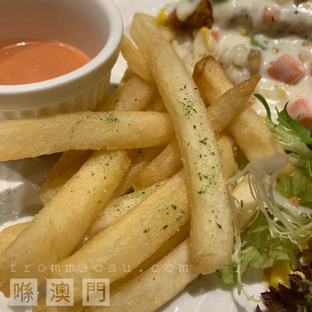 Fresh and delicious french fries at Edinburgh Café in HO LAN UN (Avenida do Conselheiro Ferreira de Almeida) and Tap Siac, Macau