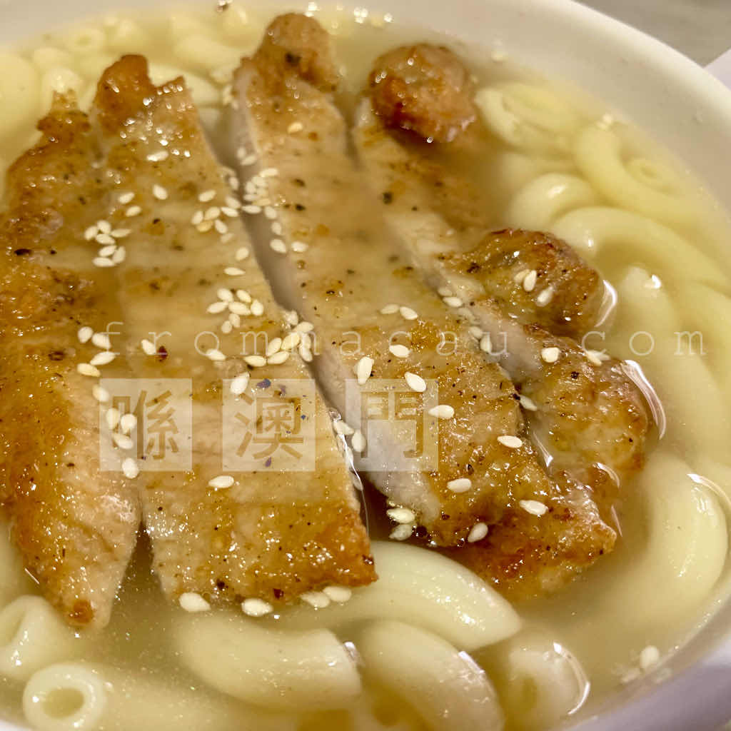 Pork Chop with Macaroni in Soup at Estabelecimento de Comidas e Bebidas Tak Pou in Lam Mau Tong, Macau